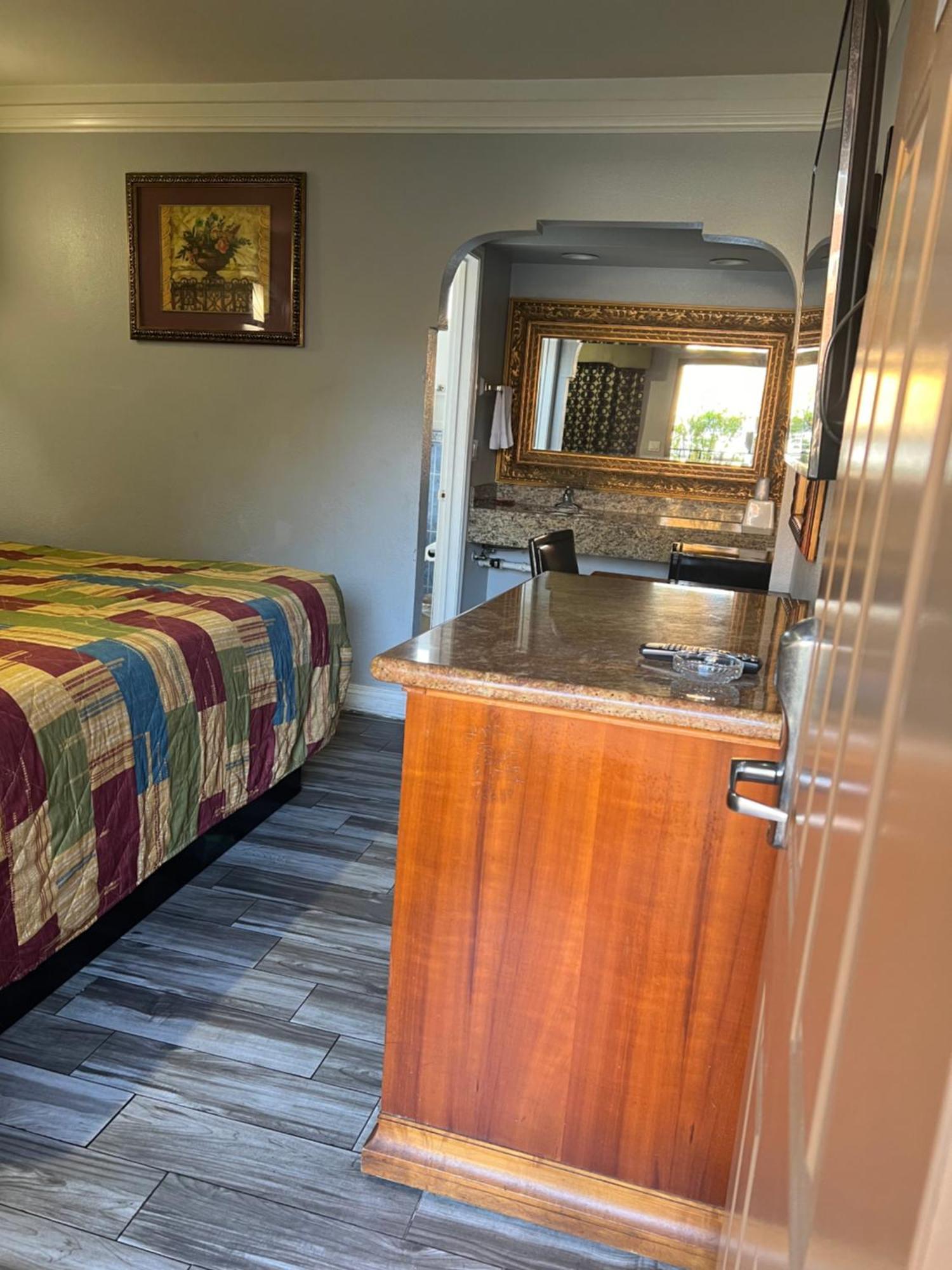 Amber Motel Ингълуд Екстериор снимка